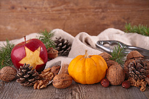 fall tablescape with pinecones and small pumpkins fall tablescape with pinecones and small pumpkins